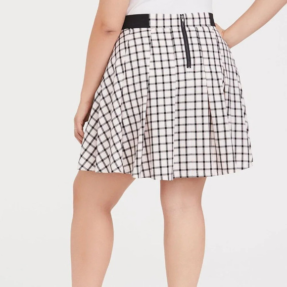 Torrid Ivory Gingham Mini Twill Pleated Skater Skirt in Size 1 (14/16) - Picture 7 of 12
